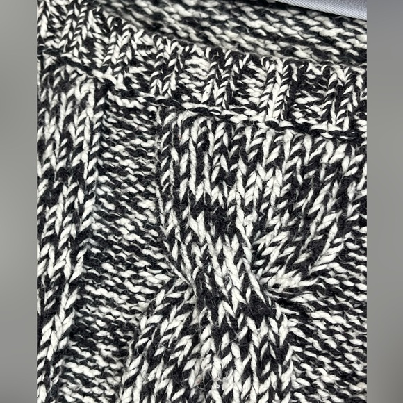 First Issue by Liz Claiborne Black & White Knit Sweater, L - Picture 3 of 6